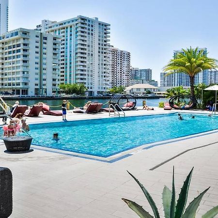 2BD 2BA Condo @Beachwalk Resort W/Pool Hallandale Beach Exterior foto