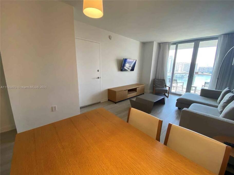 2BD 2BA Condo @Beachwalk Resort W/Pool Hallandale Beach Exterior foto